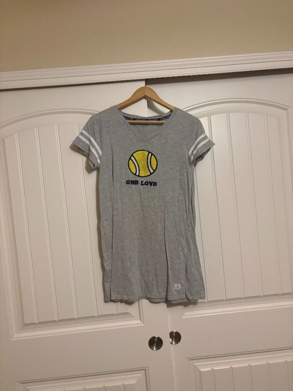 Life is Good Sleep Shirt One Love Tennis Ball Graphic Medium V Neck Gray Cotton